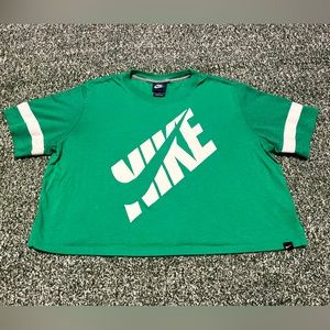 Cropped Nike T-Shirt
